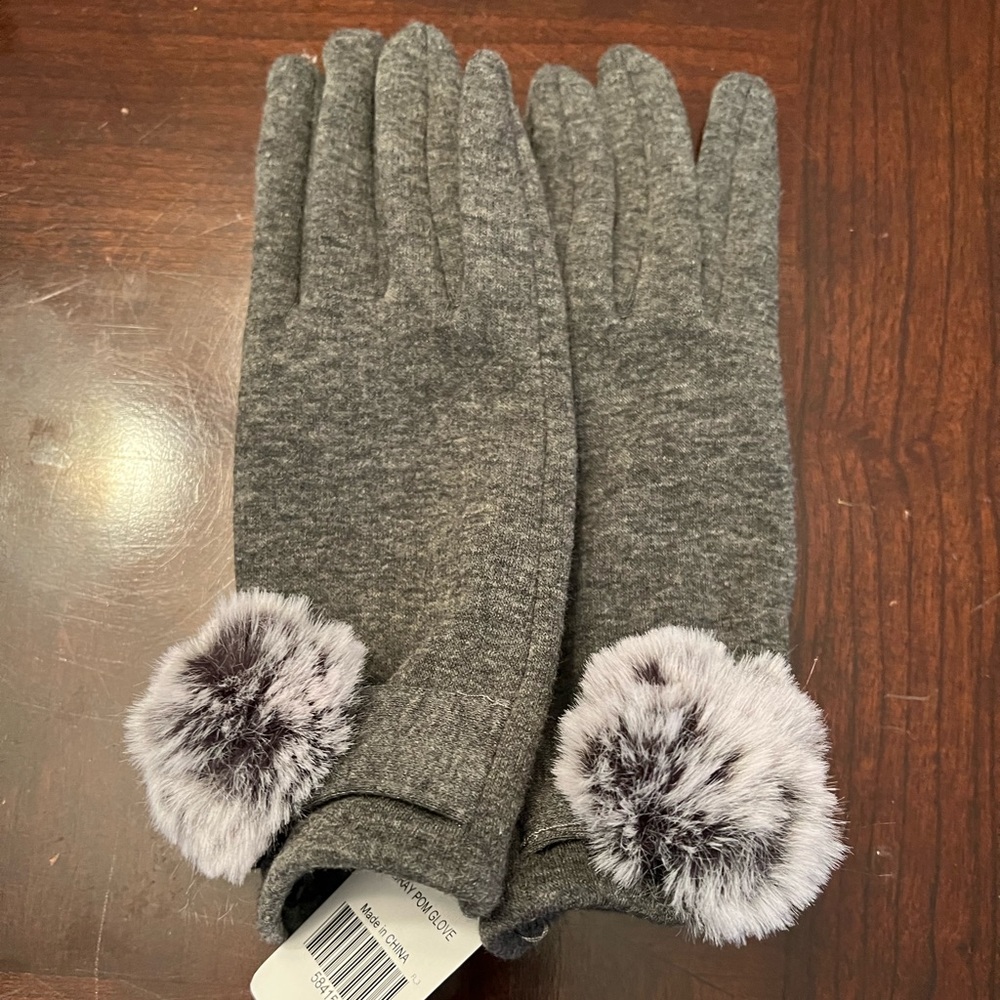 Women’s Pom Pom gloves with touch screen fingertips